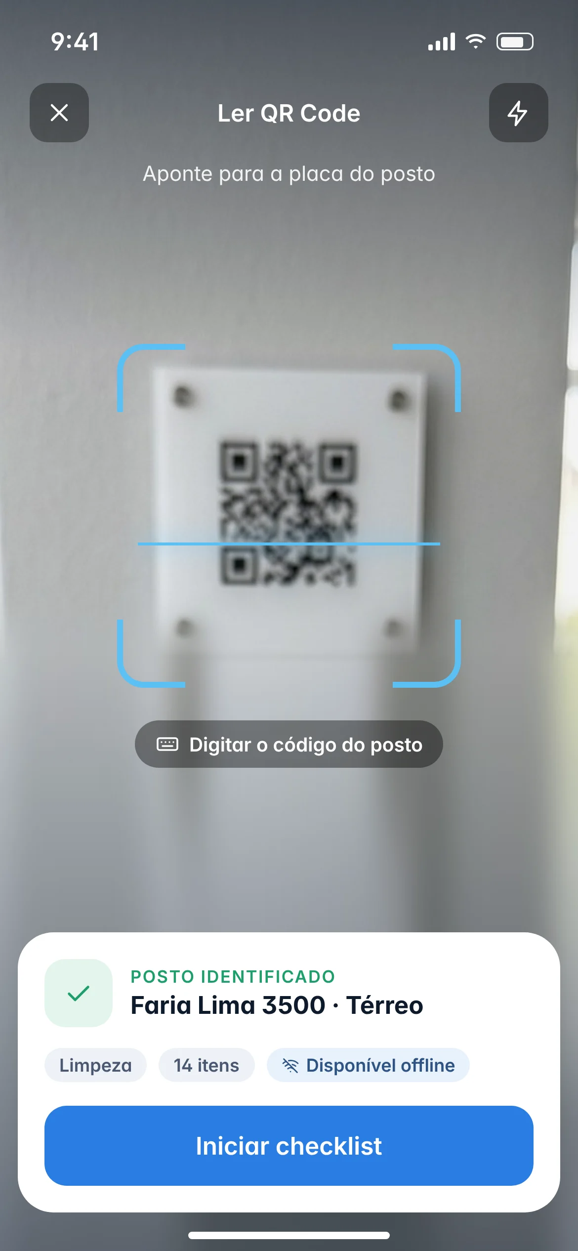 Leitura do QR Code na placa do posto, com o posto identificado e o checklist disponível offline