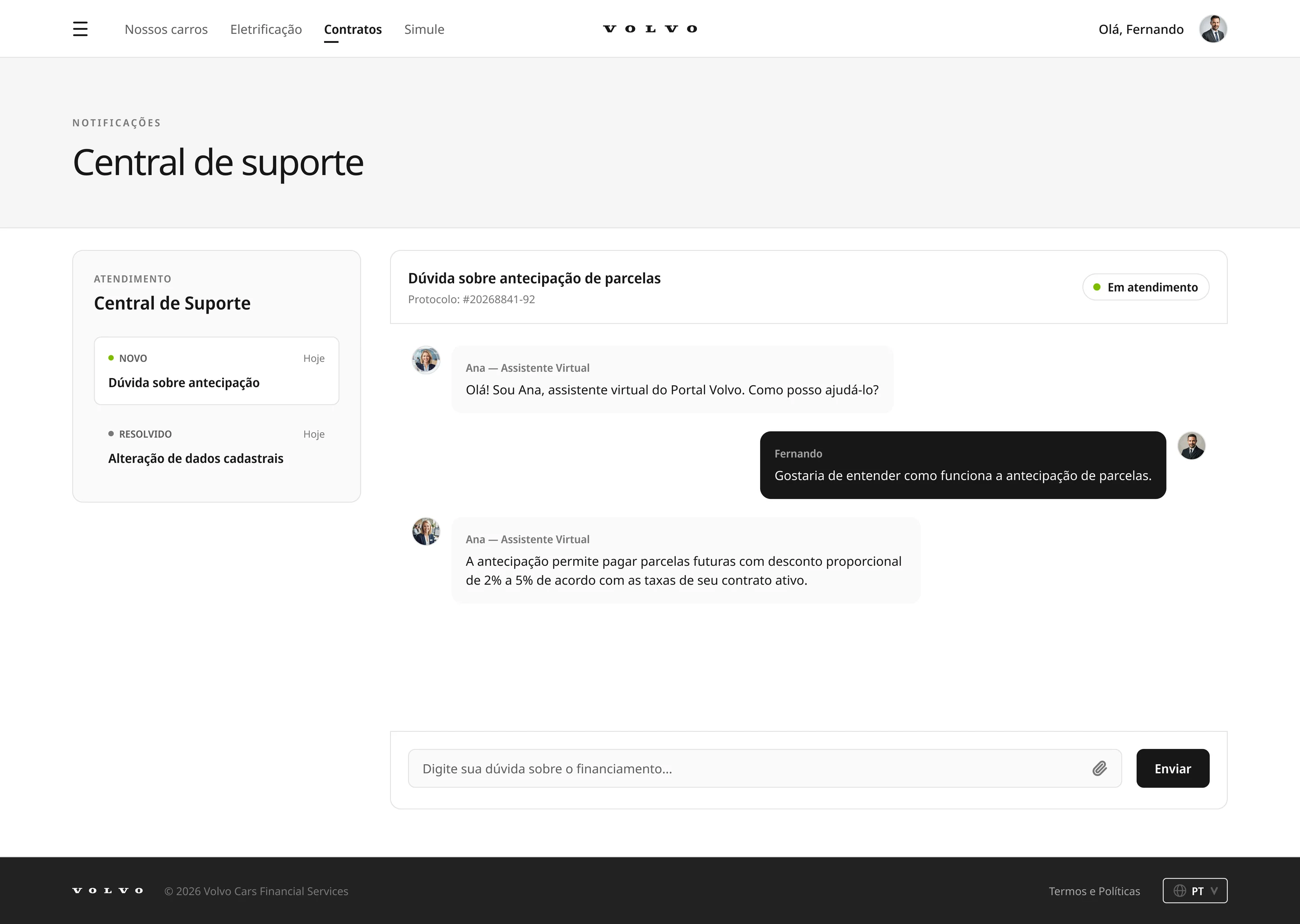 Central de suporte: atendimento em formato de conversa, com histórico lateral, protocolo e status
