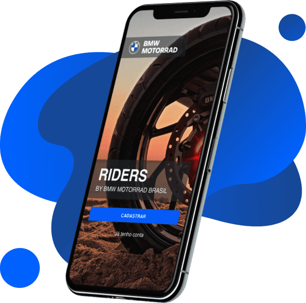 celular com o aplicativo da BMW riders na tela